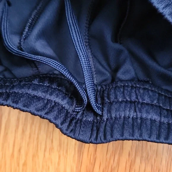 Adidas regular fit coupe standard shorts, size small (8) - Picture 15 of 16